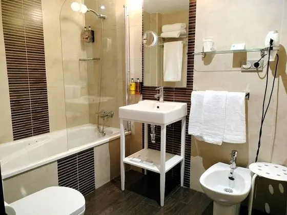 Üç Kişilik Oda
