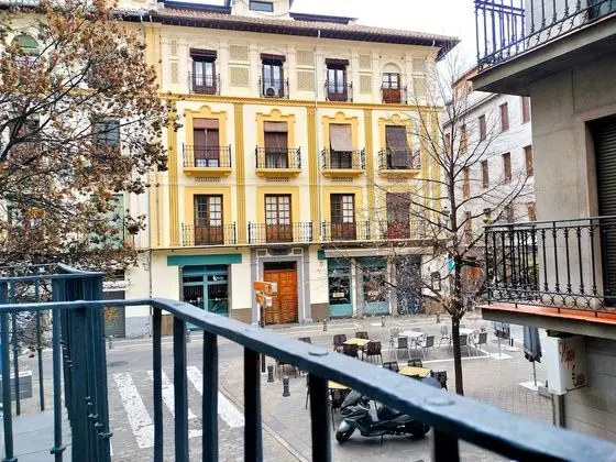 Üç Kişilik Oda, Balkon
