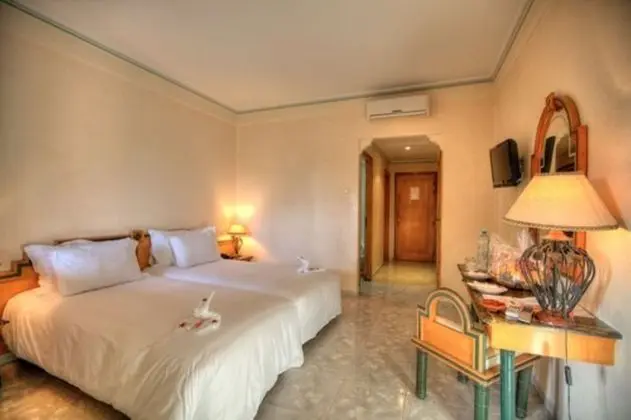 Tek Büyük Yataklı Oda