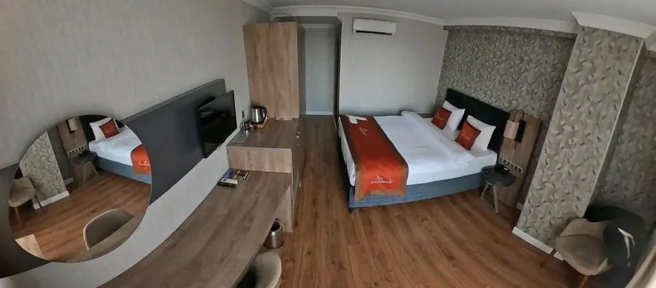 Ekonomik Oda, Kara Tarafı