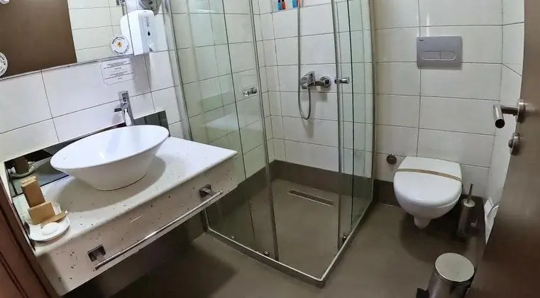 Üç Kişilik Oda, Kısmi Deniz Manzaralı