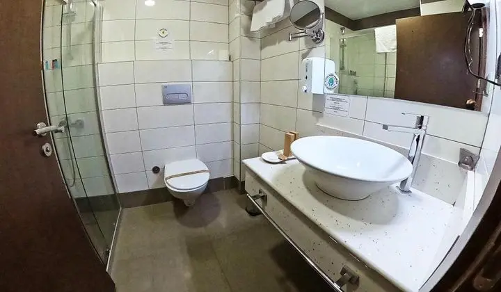 Üç Kişilik Oda, Kısmi Deniz Manzaralı