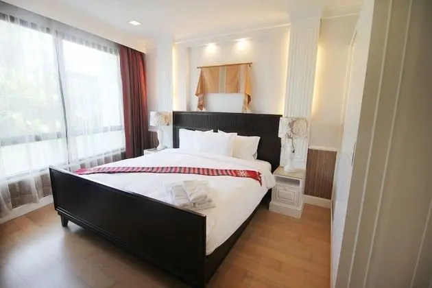 1 Bedroom with garden view