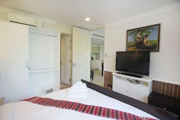 1 Bedroom with garden view