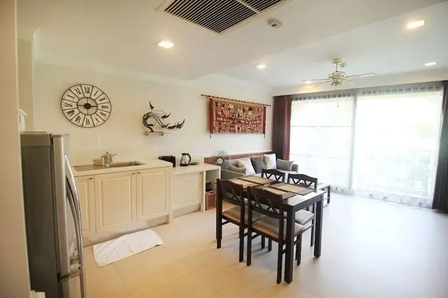 1 Bedroom with garden view