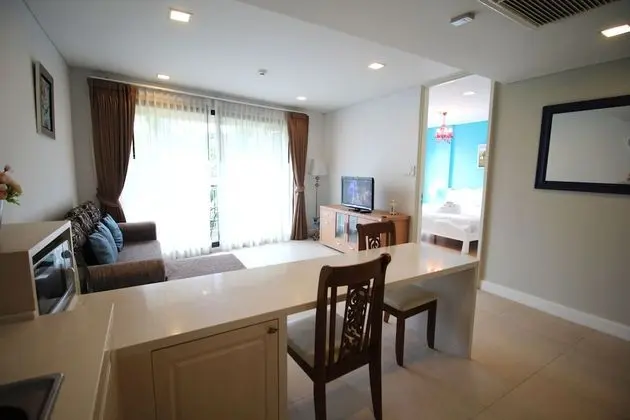 1 Bedroom with garden view