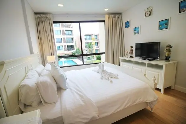 1 Bedrooms with pool view