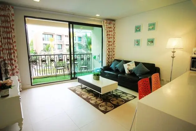 1 Bedrooms with pool view