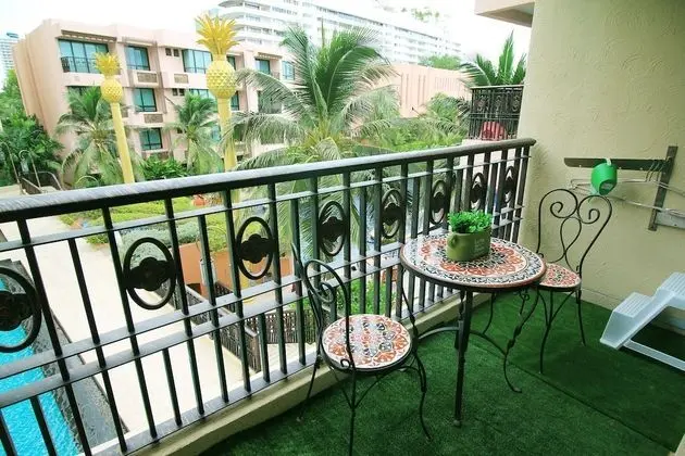 1 Bedrooms with pool view