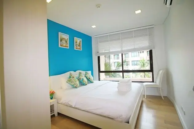 2 Bedrooms with pool view