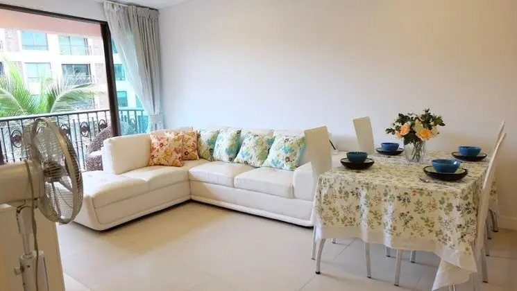 2 Bedrooms with pool view