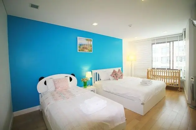 2 Bedrooms with pool view