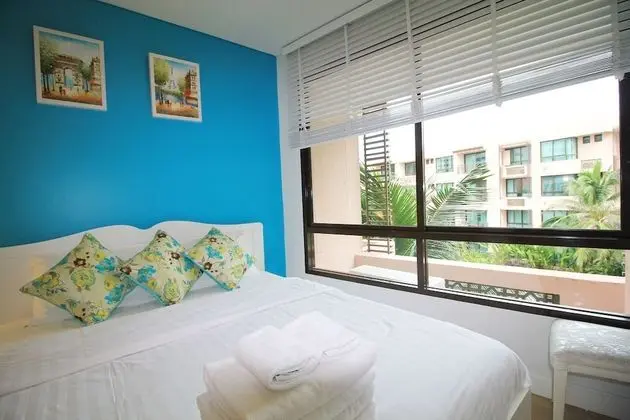 2 Bedrooms with pool view