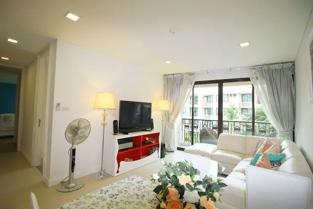 2 Bedrooms with pool view