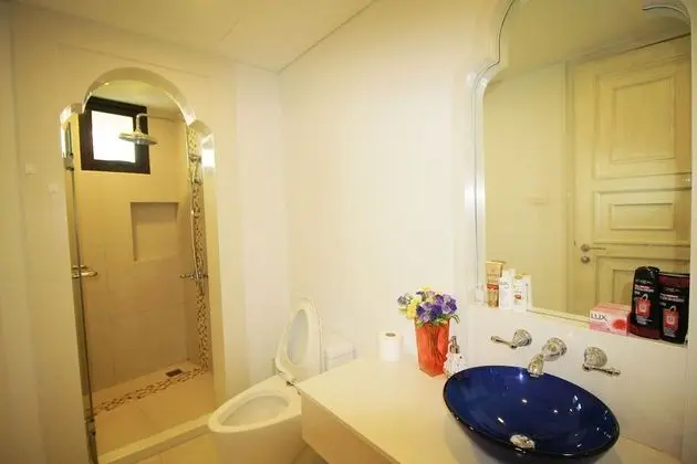 2 Bedrooms with pool view