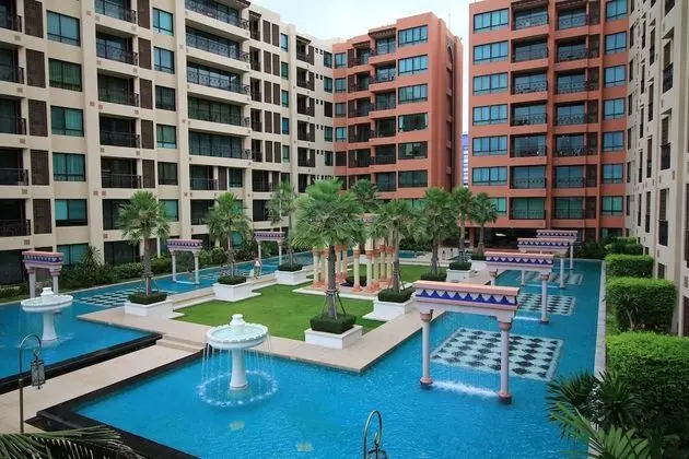 2 Bedrooms with pool view