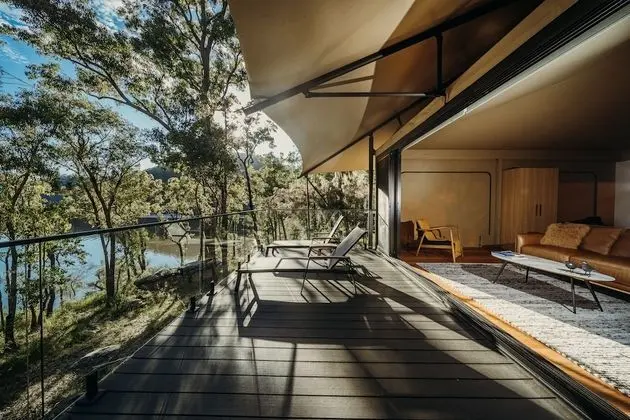 Peninsula Tent