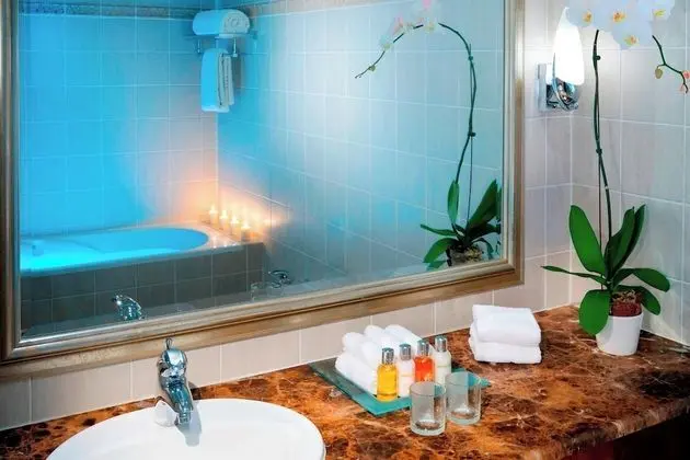 1 Bedroom Larger Apartment, City View