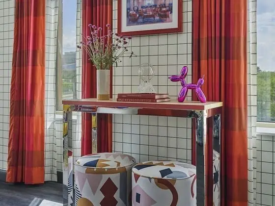 Süit, 1 En Büyük (King) Boy Yatak ve Çekyat (Graduate Executive King Suite)