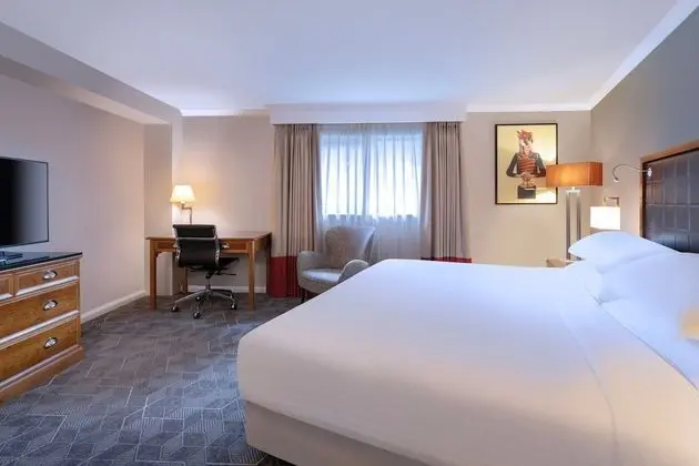 Premium Oda, 1 Büyük (Queen) Boy Yatak ve Çekyat