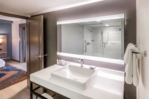 Executive Süit, 1 Yatak Odası (Mobility/Hearing Access, Roll-In Shwr)