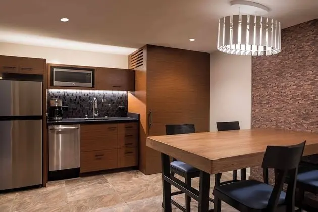 Süit, 1 Yatak Odası, Balkon, Havuz Manzaralı (Balcony)