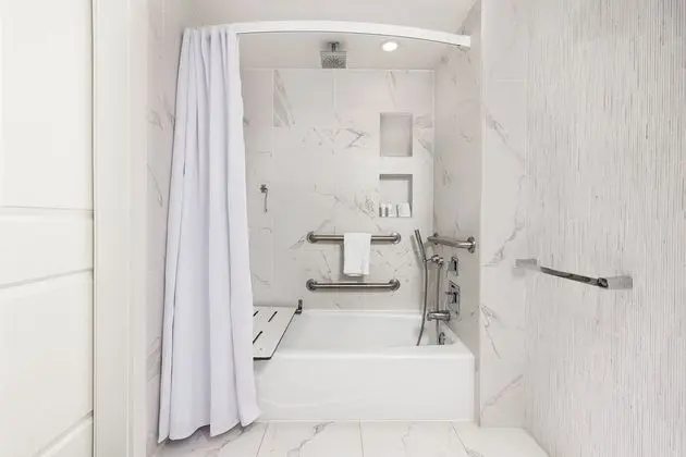 Oda, 2 Çift Kişilik Yatak, Okyanusa Sıfır (Mobility/Hearing Accessible, Tub)