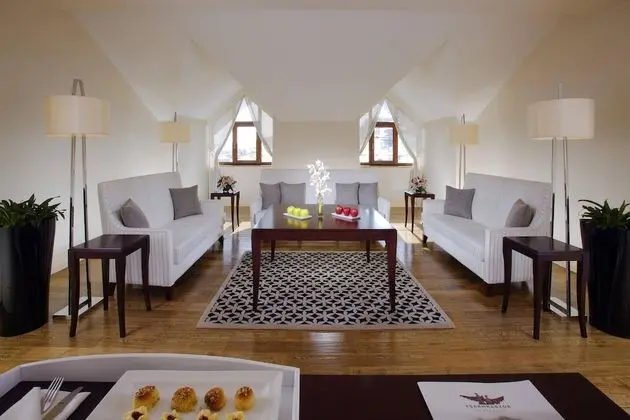Royal Süit, 3 Yatak Odası, Manzaralı (Church view, Main Building)
