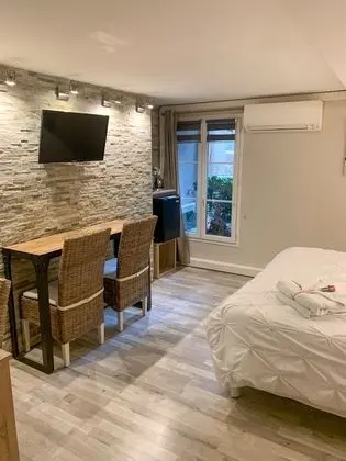 Tek Büyük Yataklı Oda (Cour 1)