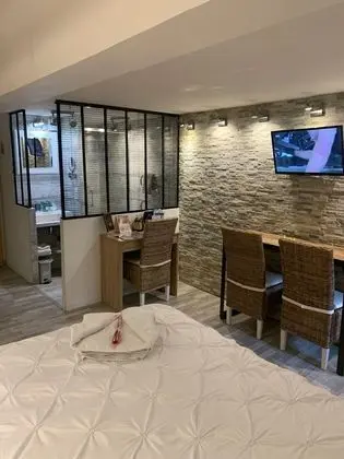 Tek Büyük Yataklı Oda (Cour 1)