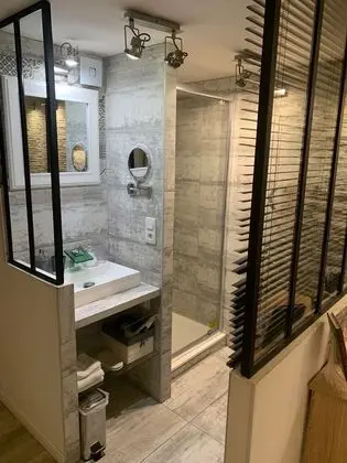 Tek Büyük Yataklı Oda (Cour 1)