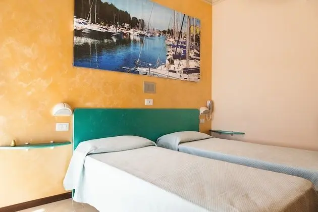 Tek Büyük veya İki Ayrı Yataklı Oda, Balkon