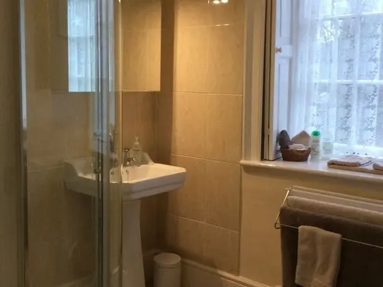 Classic Tek Büyük veya İki Ayrı Yataklı Oda, Banyolu/Duşlu, Bahçe Manzaralı (Green Room)