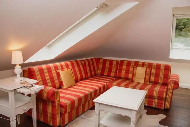 Junior Süit, 1 Çift Kişilik Yatak ve Çekyat