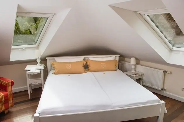 Junior Süit, 1 Çift Kişilik Yatak ve Çekyat