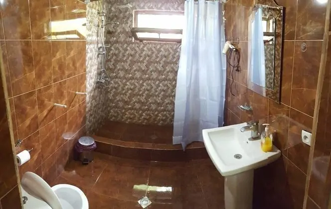 Tek Büyük veya İki Ayrı Yataklı Oda, 2 Tek Kişilik Yatak, Sigara İçilmez