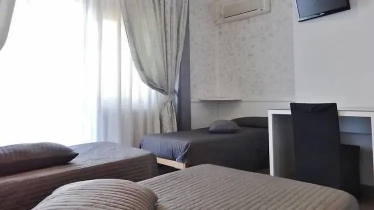 Tek Büyük Yataklı Oda, 2 Tek Kişilik Yatak