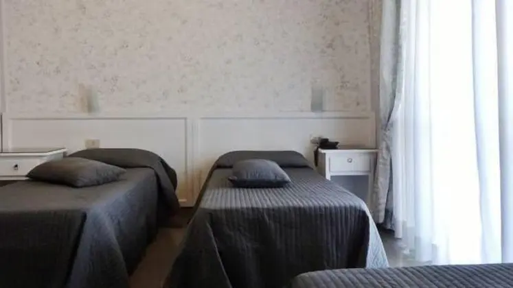 Tek Büyük Yataklı Oda, 2 Tek Kişilik Yatak