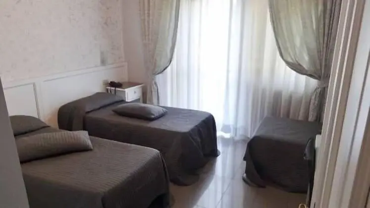 Tek Büyük Yataklı Oda, 2 Tek Kişilik Yatak