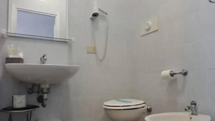 Tek Büyük Yataklı Oda, 2 Tek Kişilik Yatak