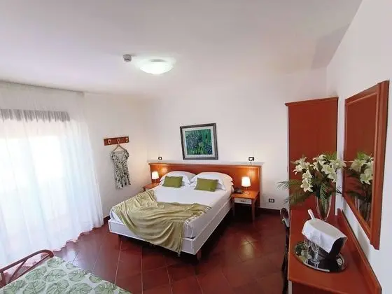 Comfort Oda, Birden Çok Yatak, Sigara İçilmez, Balkon (Converts to 2 Twin Beds)