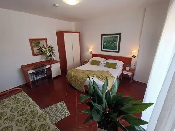 Superior Oda, Birden Çok Yatak, Balkon, Deniz Manzaralı (Converts to 2 Twin Beds)