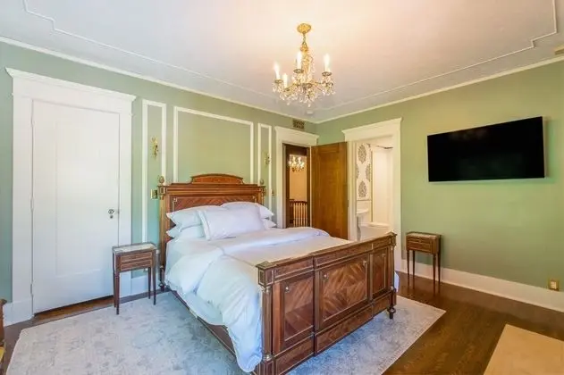 Alvera Room