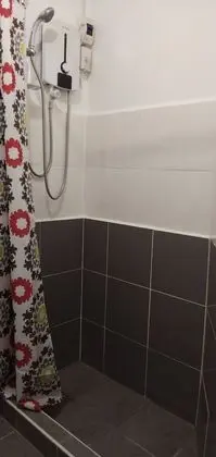 Büyük Yataklı Tek Kişilik Oda