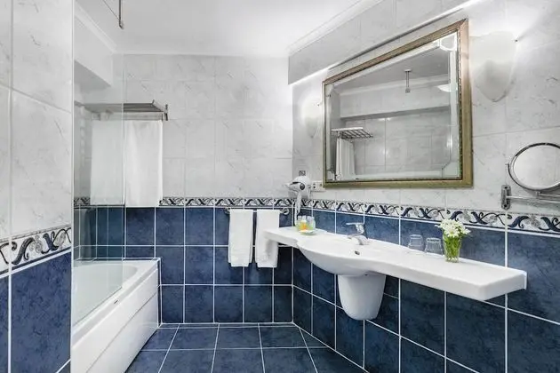 Standard Tek Büyük Yataklı Oda, Kısmi Deniz Manzaralı