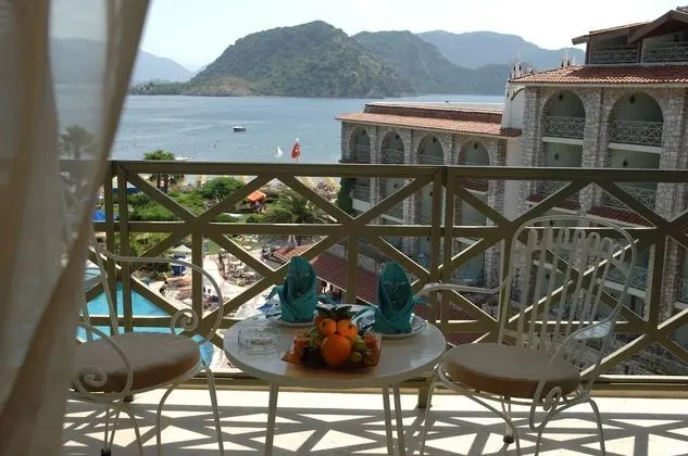 Standard Tek Büyük Yataklı Oda, Kısmi Deniz Manzaralı