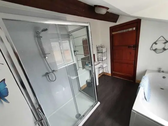 Kır Evi, Özel Banyo (The Granary)