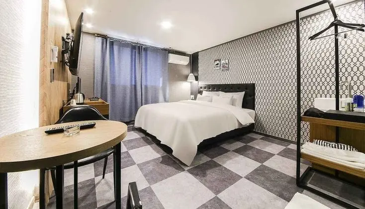 Deluxe Tek Büyük Yataklı Oda