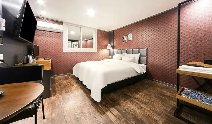 Standard Tek Büyük Yataklı Oda