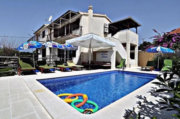 Villa, Kişiye Özel Havuzlu